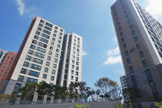 동탄신도시 동탄 파크자이 전경. 이 아파트 전용 99㎡은 지난달 7억1000만원에 매매됐다. 지난해 말 거래가(9억5000만원) 대비 2억원 이상 떨어진 값이다. <네이버부동산 캡처>